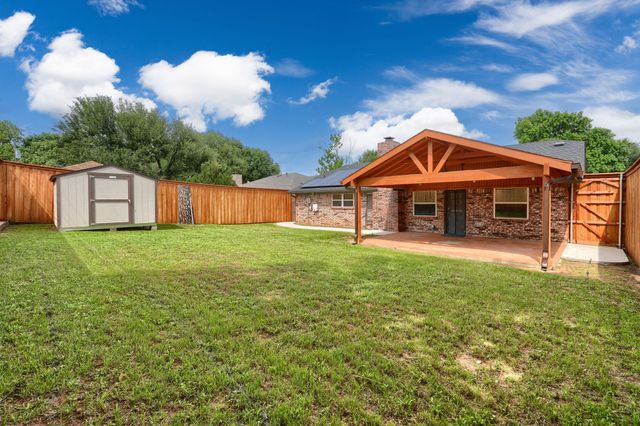 909 Columbus Court, Bedford, TX 76022