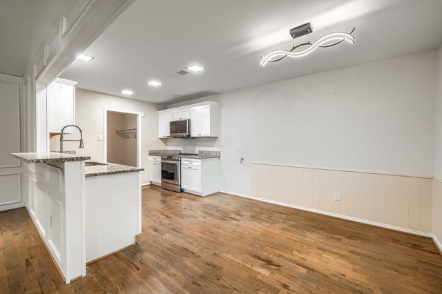 909 Columbus Court, Bedford, TX 76022