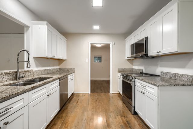 909 Columbus Court, Bedford, TX 76022