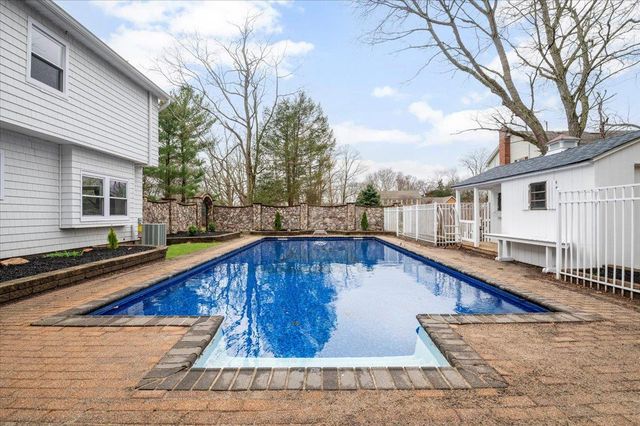 39 Niagara Street, Miller Place, NY 11764