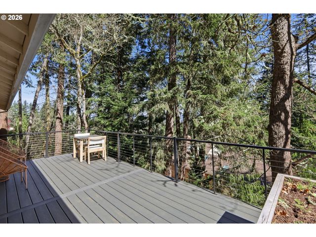 784 BROOKSIDE Dr, Eugene, OR 97405