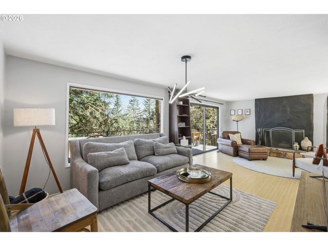 784 BROOKSIDE Dr, Eugene, OR 97405