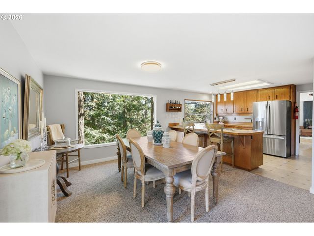 784 BROOKSIDE Dr, Eugene, OR 97405