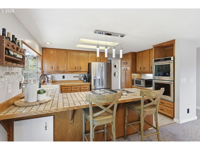 784 BROOKSIDE Dr, Eugene, OR 97405