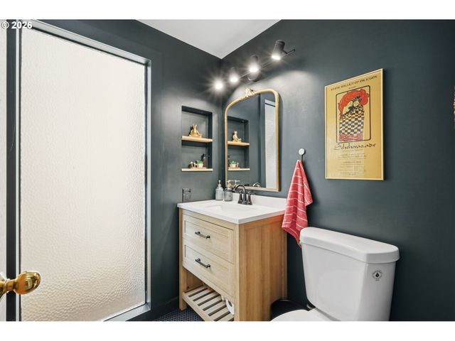 784 BROOKSIDE Dr, Eugene, OR 97405