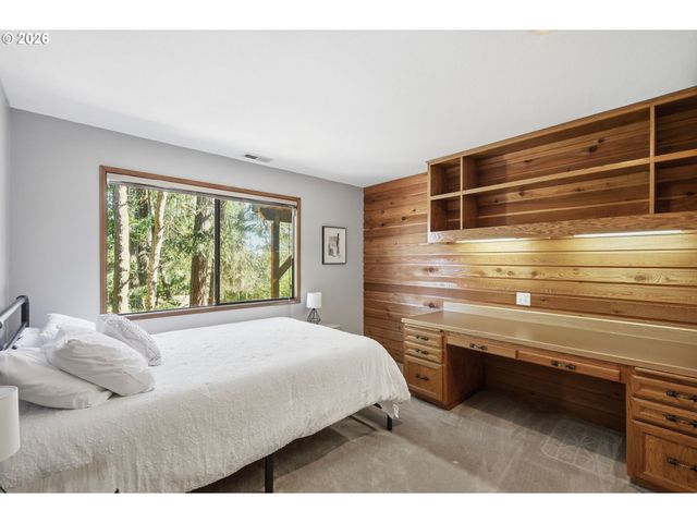 784 BROOKSIDE Dr, Eugene, OR 97405