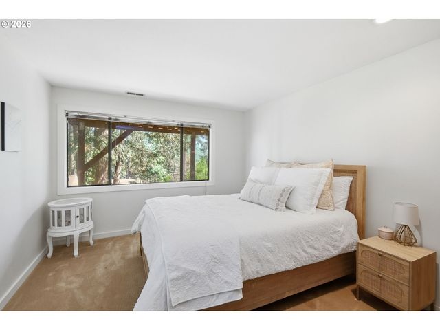 784 BROOKSIDE Dr, Eugene, OR 97405