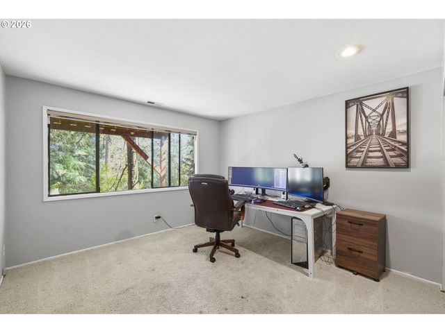 784 BROOKSIDE Dr, Eugene, OR 97405