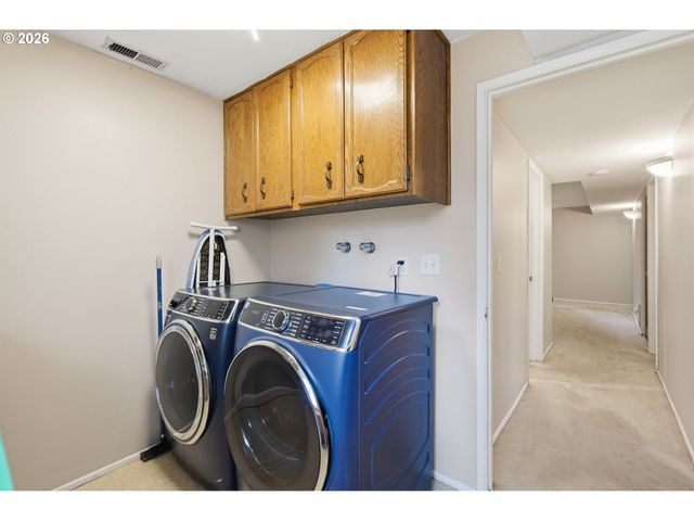 784 BROOKSIDE Dr, Eugene, OR 97405