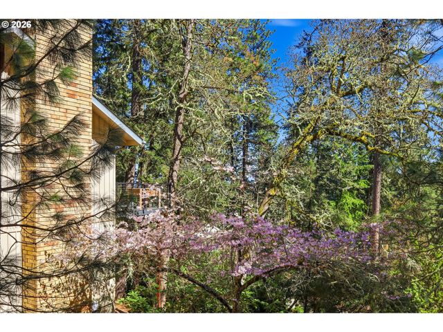 784 BROOKSIDE Dr, Eugene, OR 97405