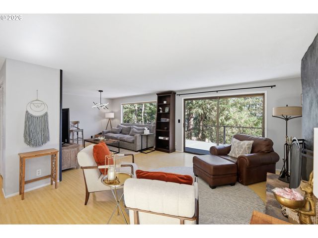 784 BROOKSIDE Dr, Eugene, OR 97405