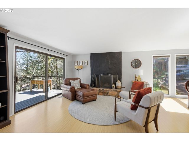 784 BROOKSIDE Dr, Eugene, OR 97405