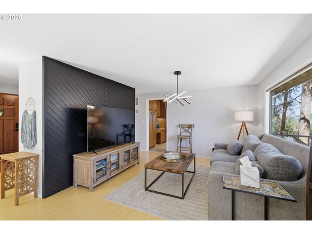 784 BROOKSIDE Dr, Eugene, OR 97405