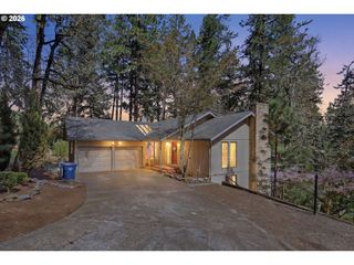 784 BROOKSIDE Dr, Eugene, OR 97405