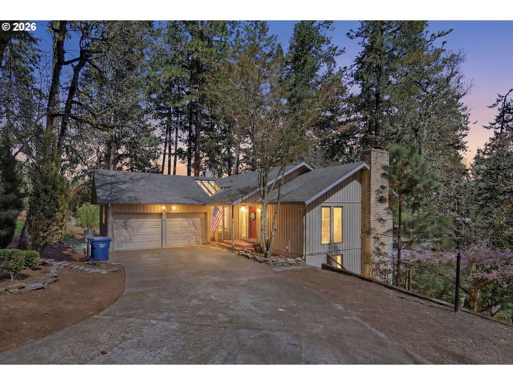 784 BROOKSIDE Dr, Eugene, OR 97405