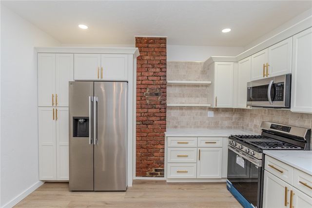 23 4th Ave, Scottdale, PA 15683