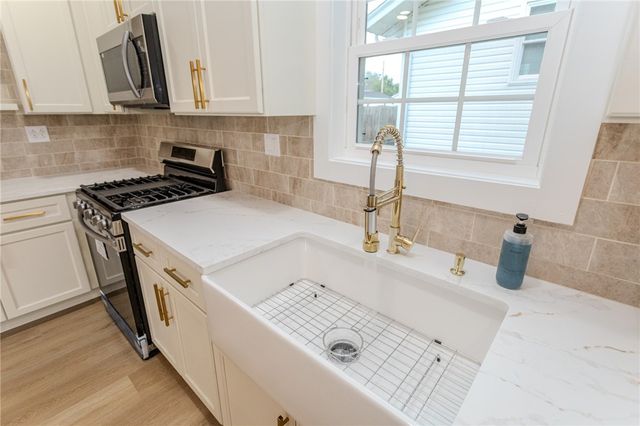 23 4th Ave, Scottdale, PA 15683