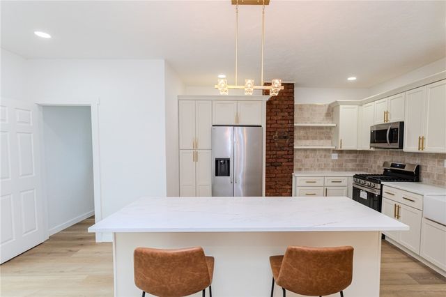 23 4th Ave, Scottdale, PA 15683
