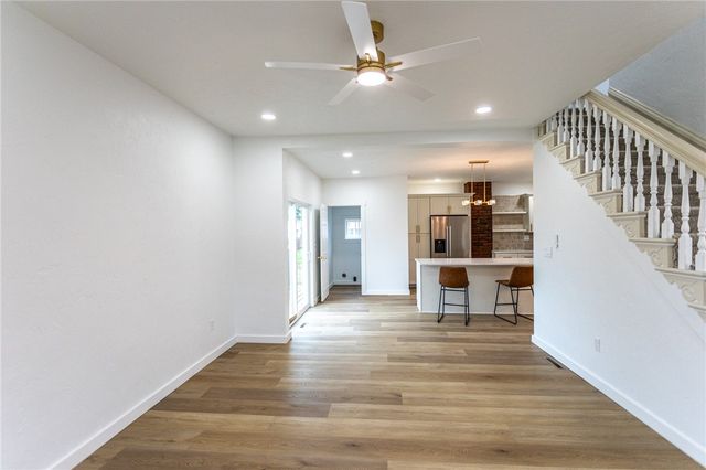 23 4th Ave, Scottdale, PA 15683