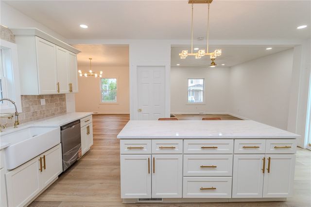 23 4th Ave, Scottdale, PA 15683