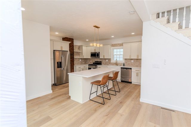 23 4th Ave, Scottdale, PA 15683