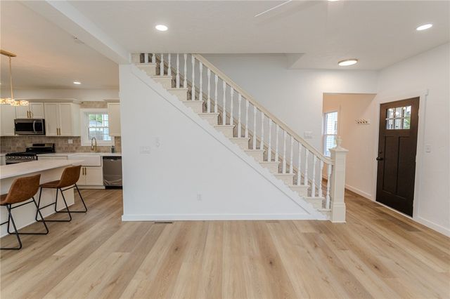 23 4th Ave, Scottdale, PA 15683