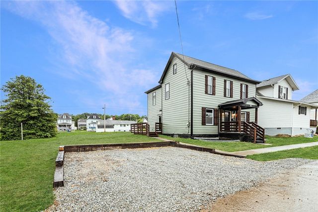 23 4th Ave, Scottdale, PA 15683