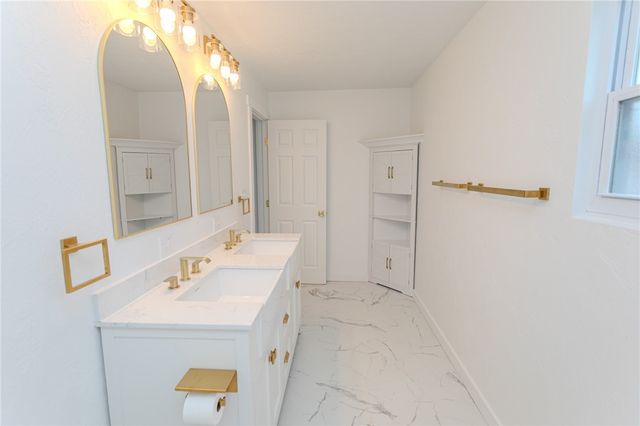 23 4th Ave, Scottdale, PA 15683
