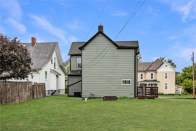 23 4th Ave, Scottdale, PA 15683