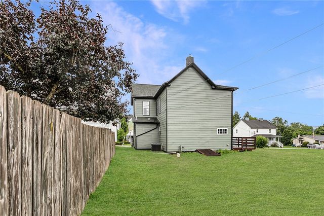 23 4th Ave, Scottdale, PA 15683