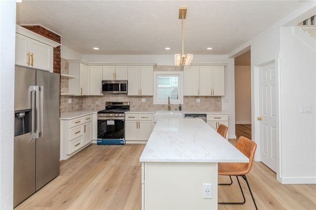 23 4th Ave, Scottdale, PA 15683