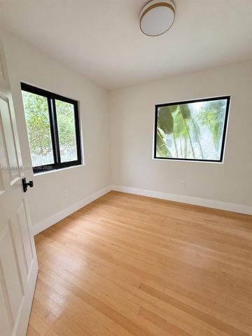 327 W 28th Street, Miami Beach, FL 33140
