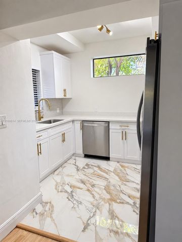327 W 28th Street, Miami Beach, FL 33140