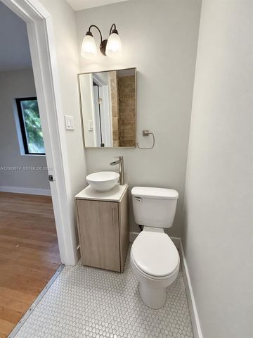 327 W 28th Street, Miami Beach, FL 33140