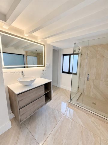 327 W 28th Street, Miami Beach, FL 33140