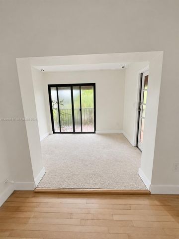 327 W 28th Street, Miami Beach, FL 33140
