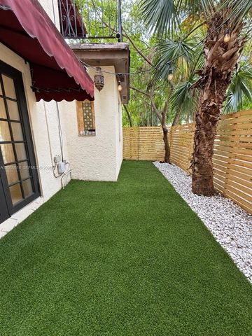 327 W 28th Street, Miami Beach, FL 33140