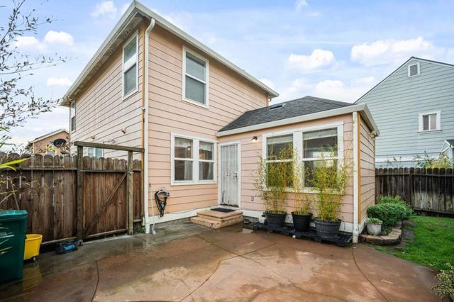 10510 East Court, Oakland, CA 94603