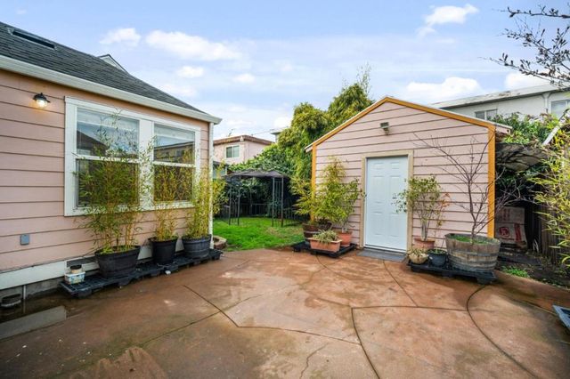 10510 East Court, Oakland, CA 94603