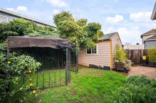 10510 East Court, Oakland, CA 94603