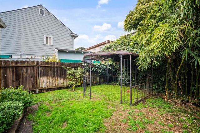 10510 East Court, Oakland, CA 94603