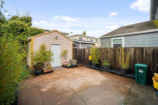 10510 East Court, Oakland, CA 94603
