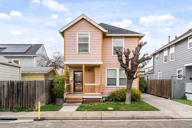 10510 East Court, Oakland, CA 94603