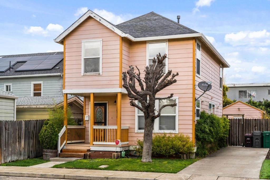 10510 East Court, Oakland, CA 94603