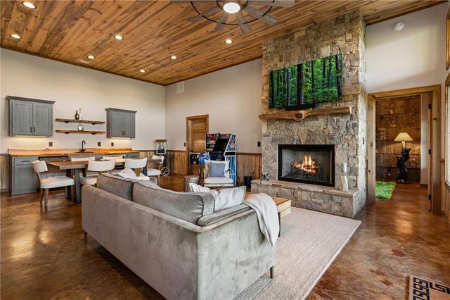 107 Fish Tale Cove, Ellijay, GA 30540