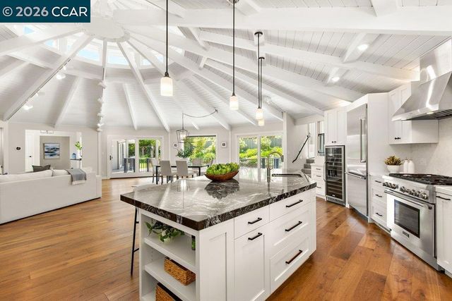 74 Bates Boulevard, Orinda, CA 94563