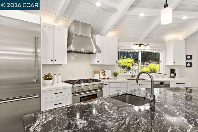 74 Bates Boulevard, Orinda, CA 94563