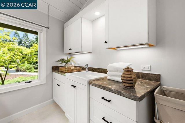 74 Bates Boulevard, Orinda, CA 94563