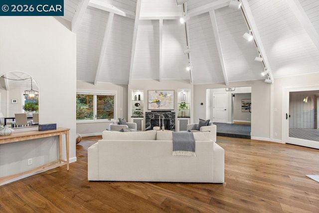 74 Bates Boulevard, Orinda, CA 94563