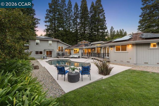 74 Bates Boulevard, Orinda, CA 94563
